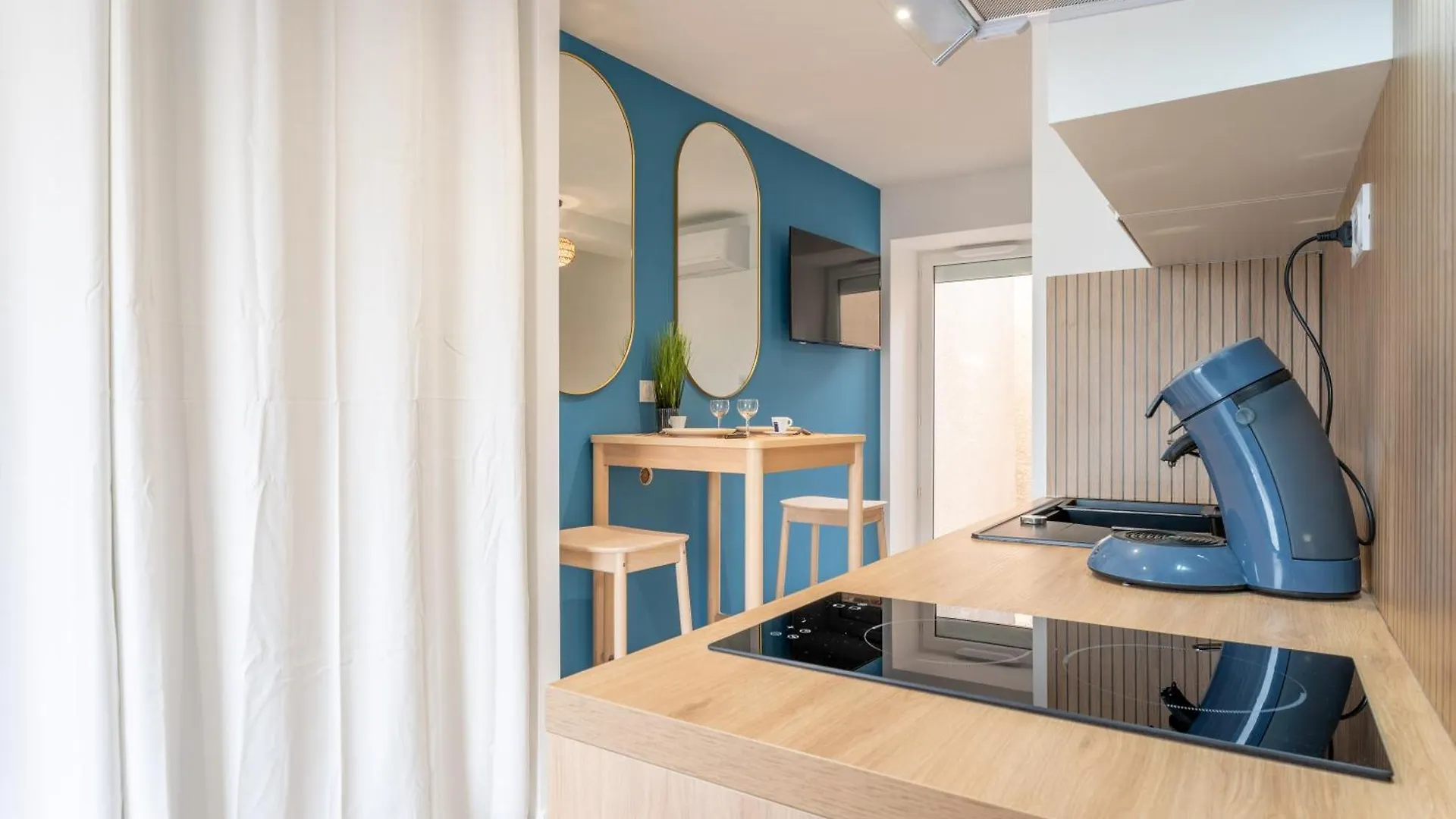 Charmant Studio Bien Equipe Chaneins 0*,  France